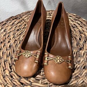 Tory Burch Classic Leather Ballet Heels Gold Logo Hardware in Rich Cognac Brown